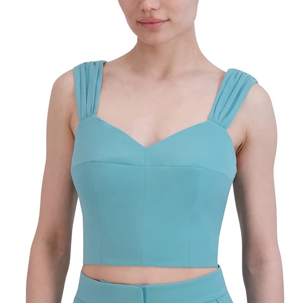BCBGMAXAZRIA Women's Sweetheart Neck Sleeveless Shirred Strap Crop Top